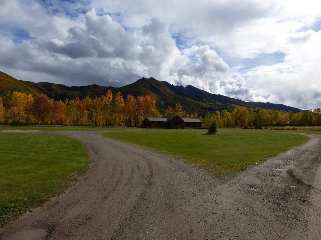 Folding Mountain B & B Fort Nelson Buitenkant foto