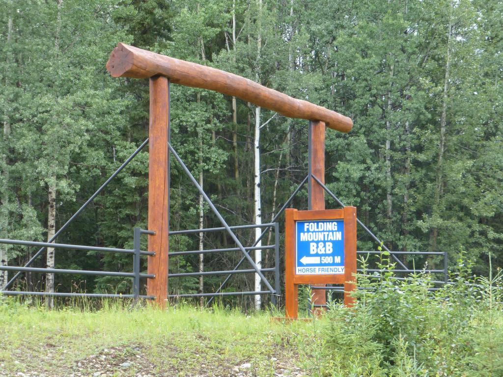 Folding Mountain B & B Fort Nelson Buitenkant foto