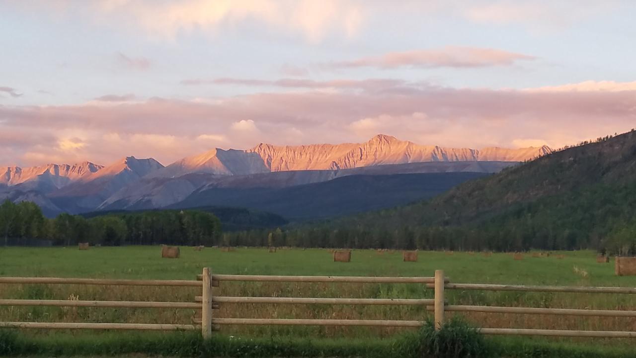 Folding Mountain B & B Fort Nelson Buitenkant foto