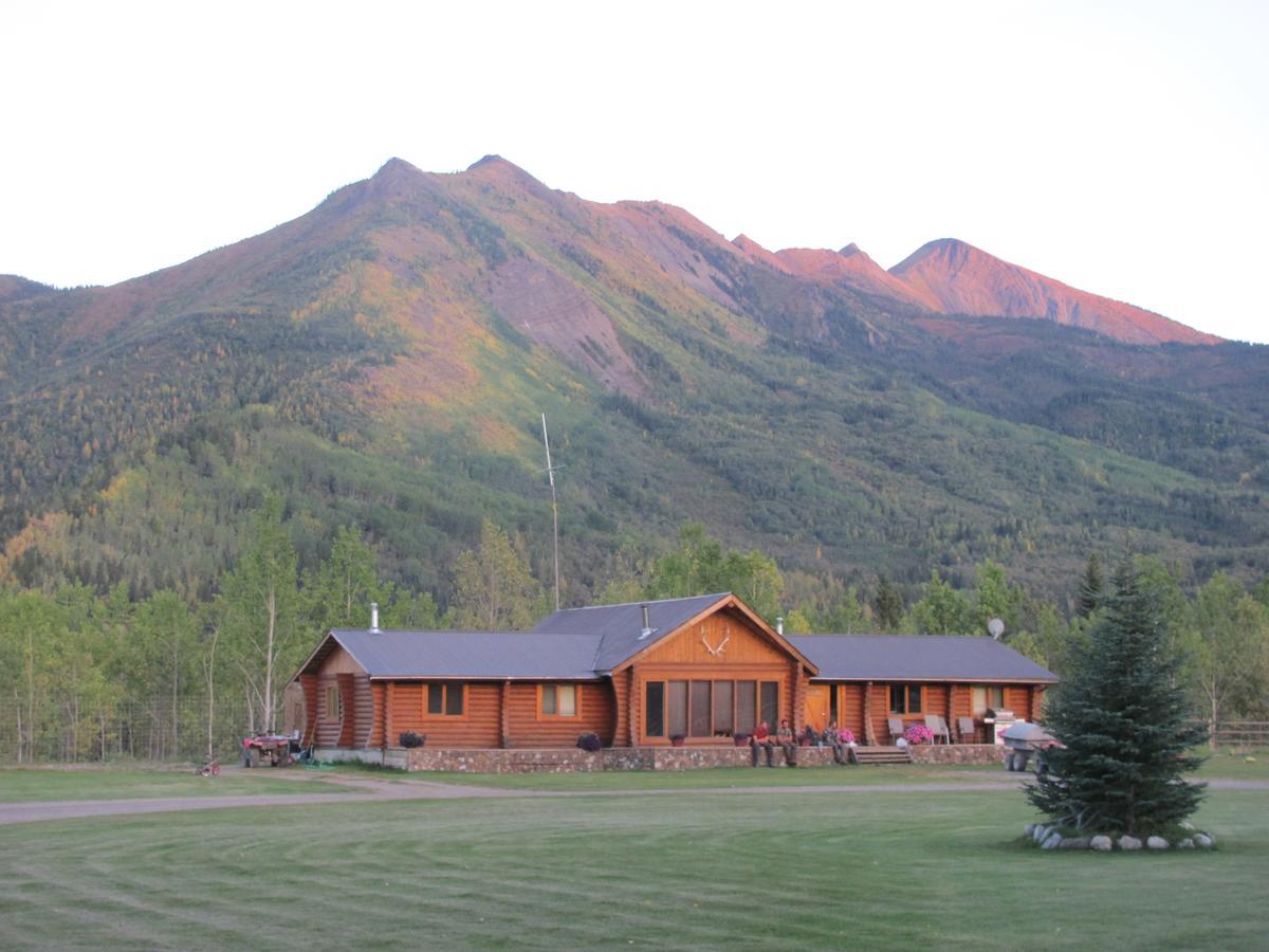 Folding Mountain B & B Fort Nelson Buitenkant foto