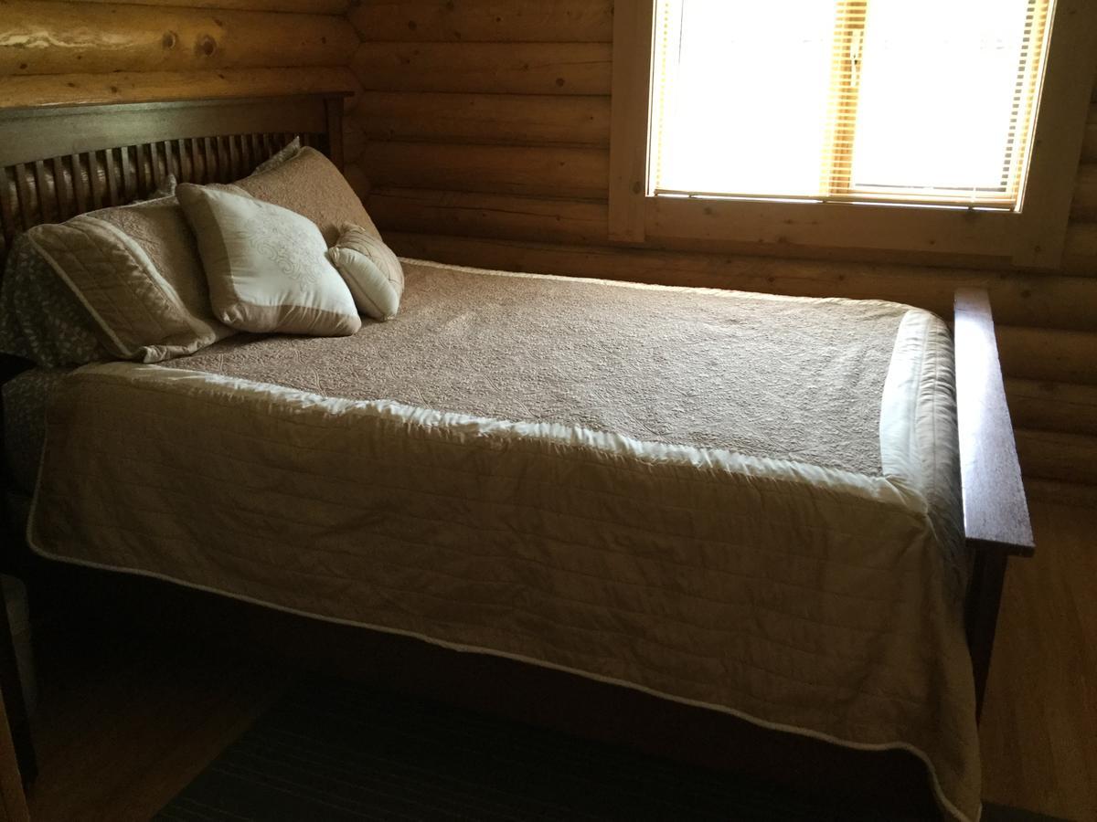 Folding Mountain B & B Fort Nelson Buitenkant foto